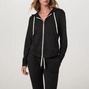 Vuori halo performance black hoodie Large